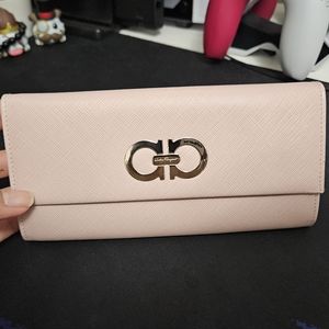🔥Salvatore Ferragamo Pink Salmon Wallet🔥